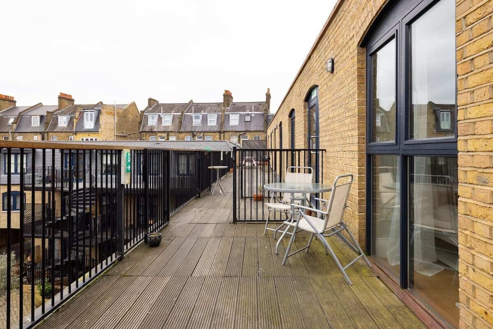 The Tooting Hideout - Dazzling 3bdr Flat With Balcony