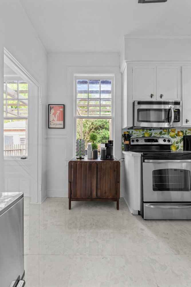 Stylish 3BR Retreat w Porch and garden