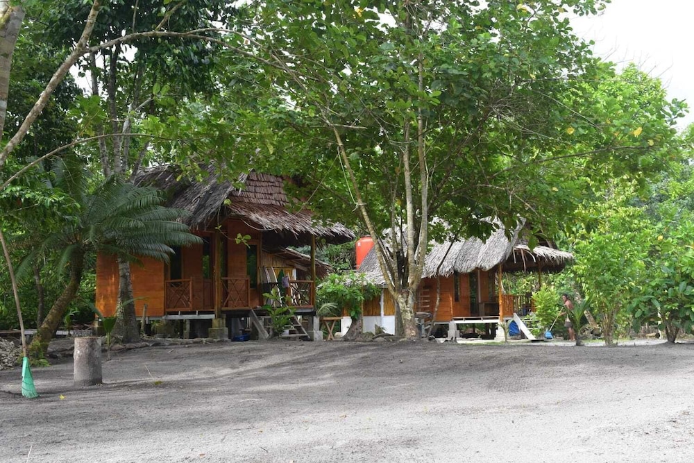 Bosolu Surf Camp