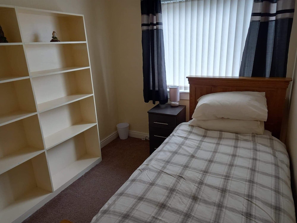 Inviting, Light and Airy 3-bed Apartment in Wick view 4