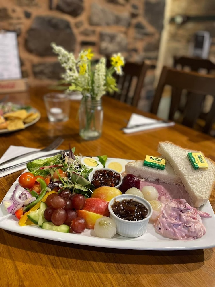The Fountain Inn