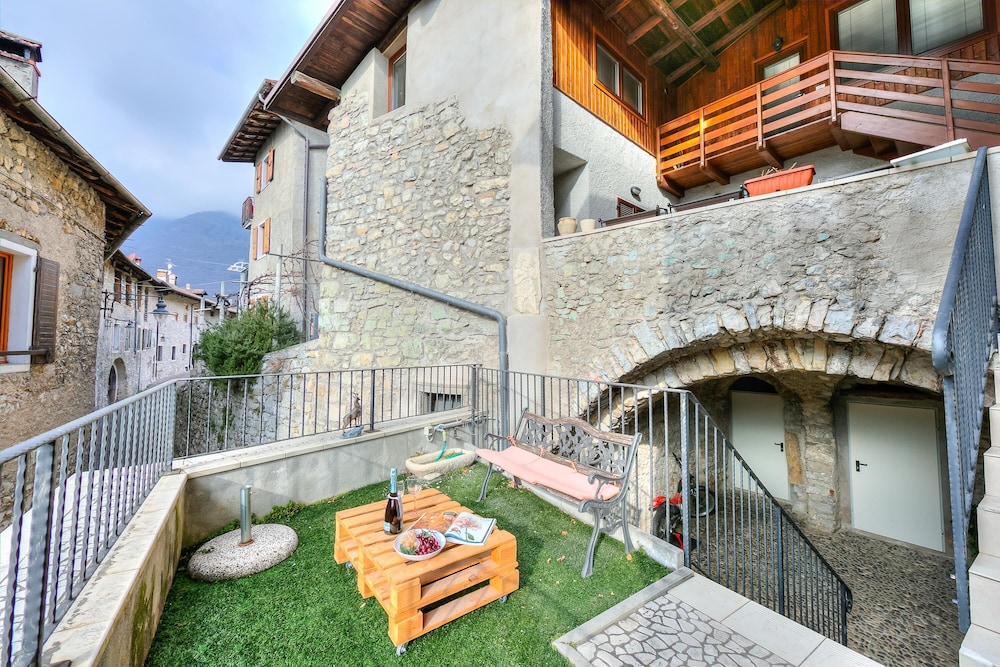 Balcony & Terrace