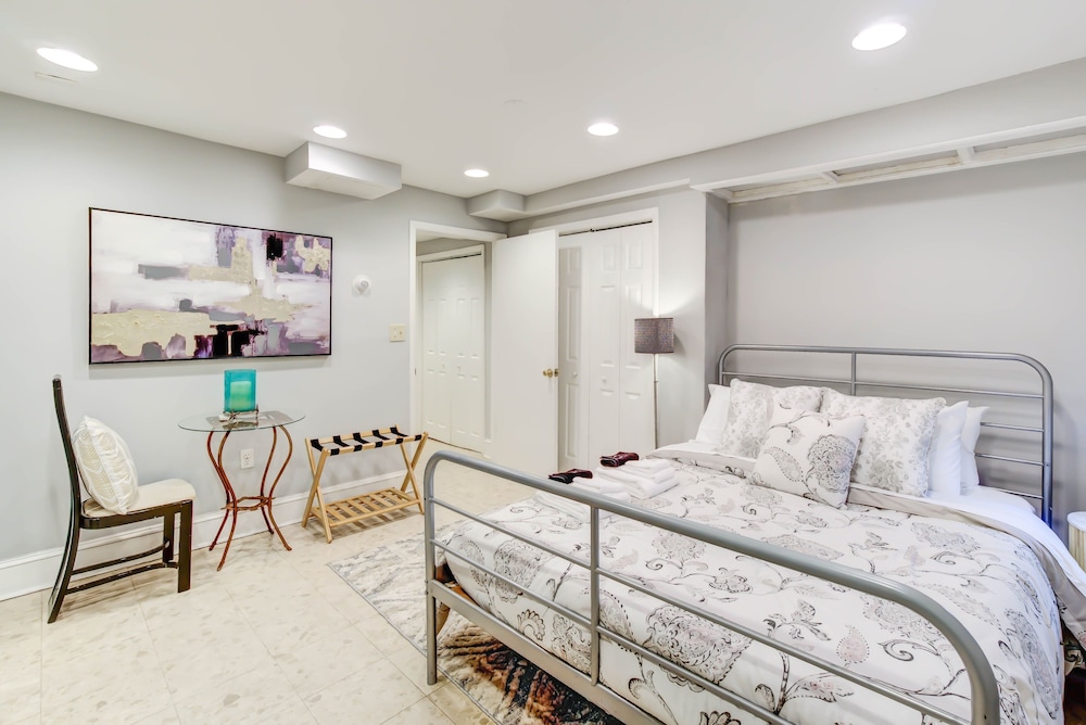 Logan Mansion Suite 2 2 Bedroom Apartment Hotel