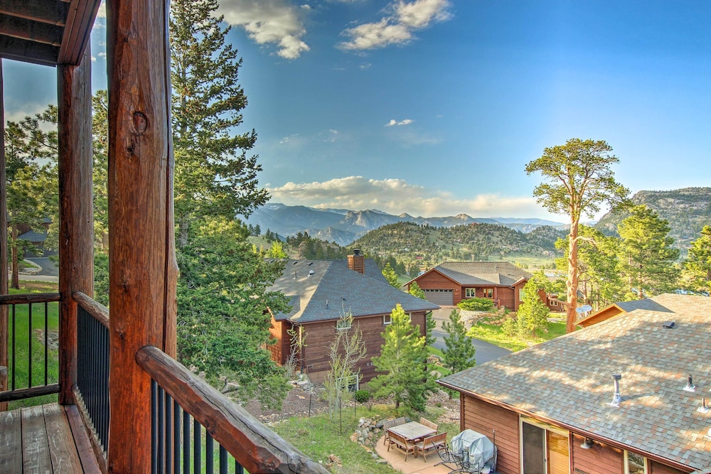 Lake & Mountain Views: Stunning Estes Park Home!