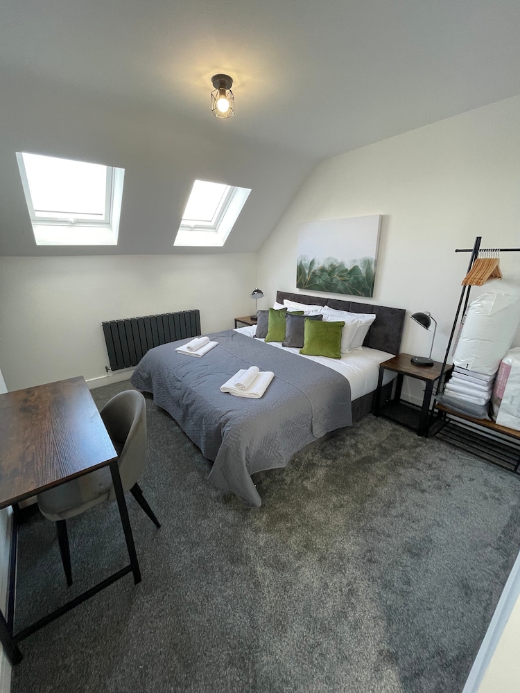 Brand New High Spec House with parking Wi-Fi (B) by HAFH view 4