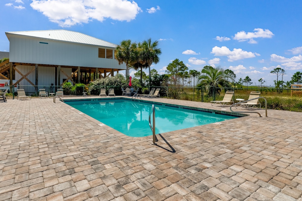 Purple Parrot - You Will Be Amazed At The Panoramic Island Views From The Third Floor Crows Nest! 4 Bedroom Home by RedAwning