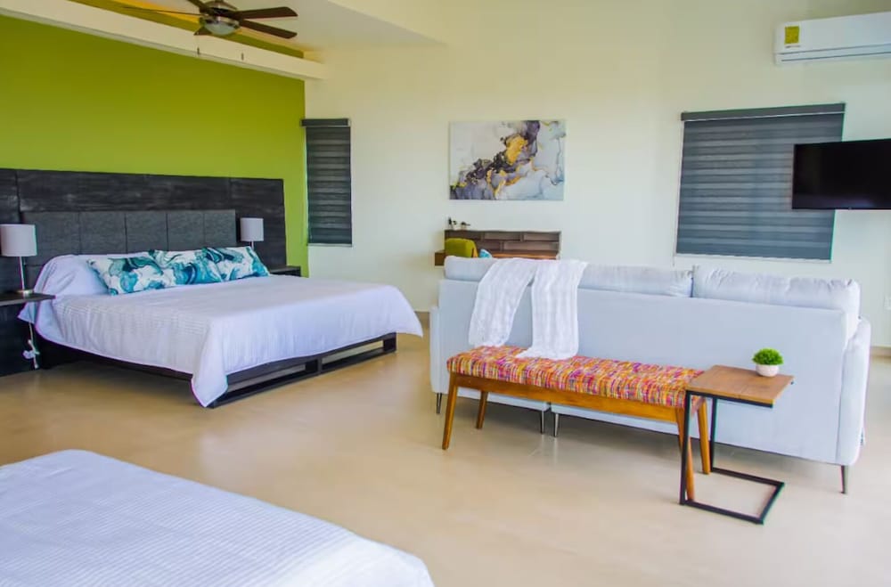 Luxury 4BR Villa with Pool