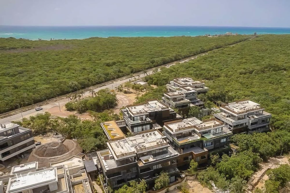 2BR w Private Pool Near the Beach Spacious Stay