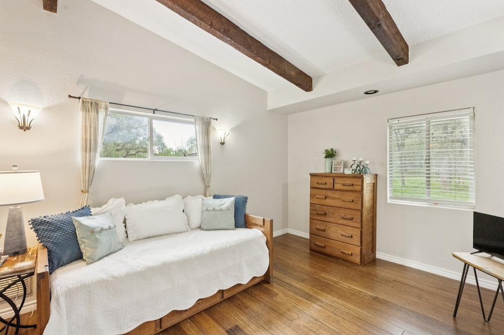 Hill Country Getaway Near San Marcos River 3 Bedroom Home