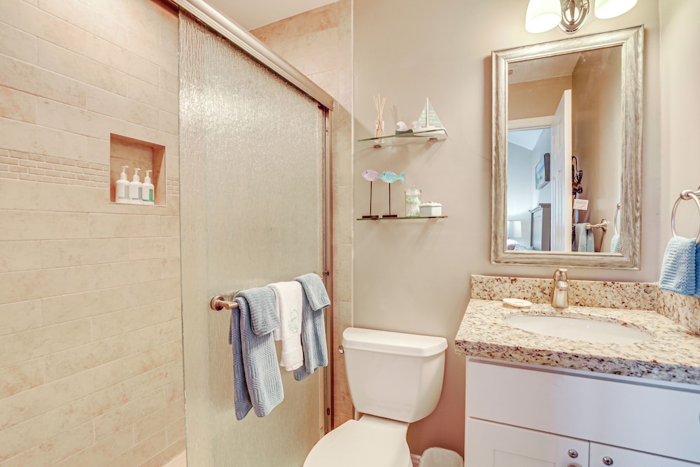 Oceanfront Duck Key Villa: 2 Marinas Steps Away!