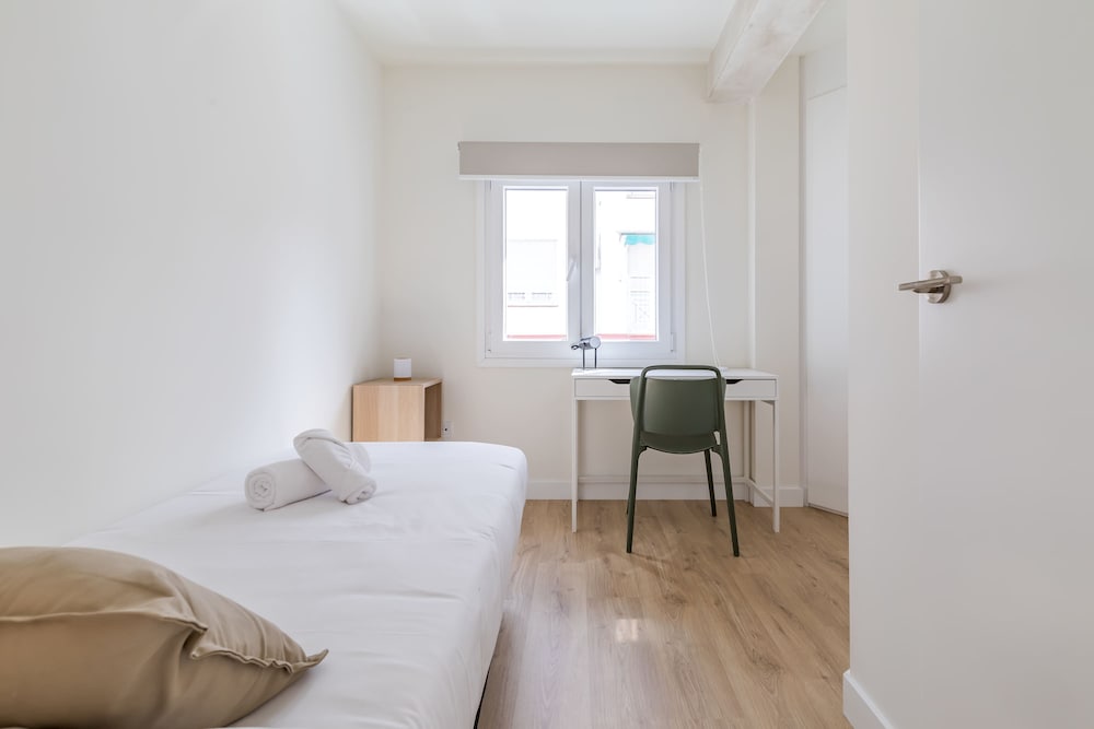 Double Castilla 2BR Home Near Castellana Avenue