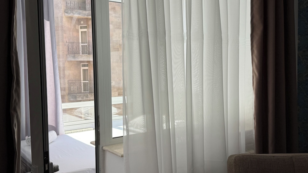 Comfortable apartments on Northern Avenue by Sweet Home