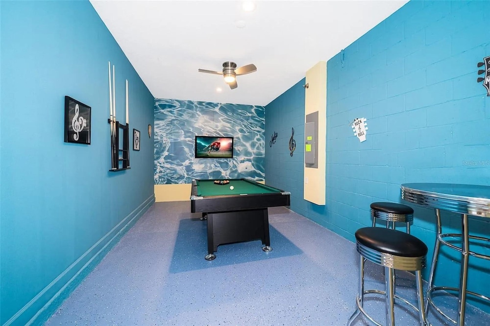 Stunning Game Room Pool Jacuzzi Storey Lake 2799
