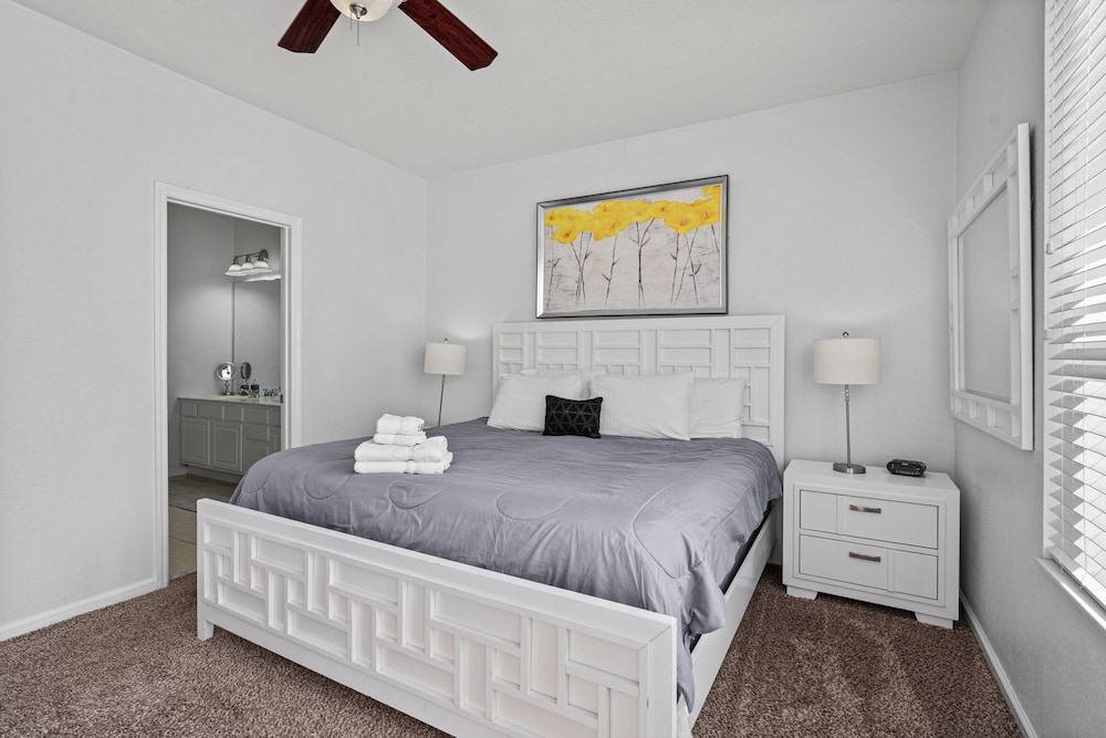 Comfortable 3BR Near Convention Center Epic Park