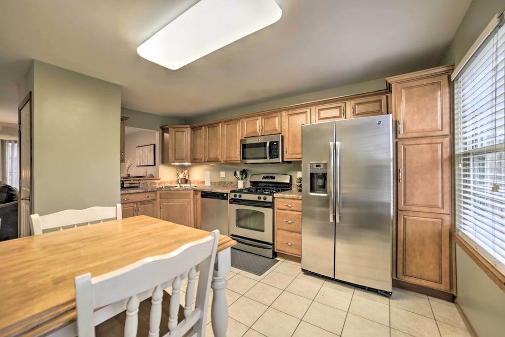 Family-friendly Townhome: 16 Mi to Pittsburgh! - Property Image 34