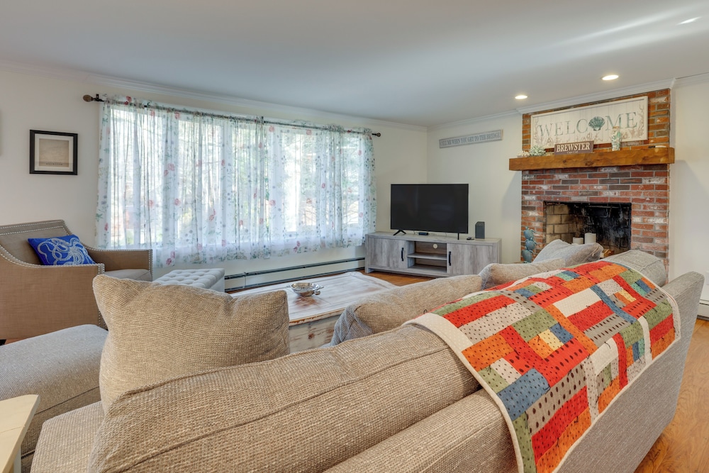6 Mi to Beach: Home w/ Deck in Brewster!
