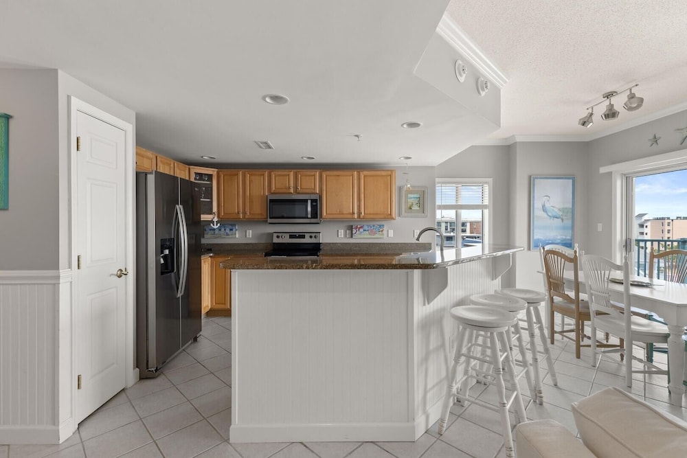 Avalon 507 3 Bedroom Condo by RedAwning view 2