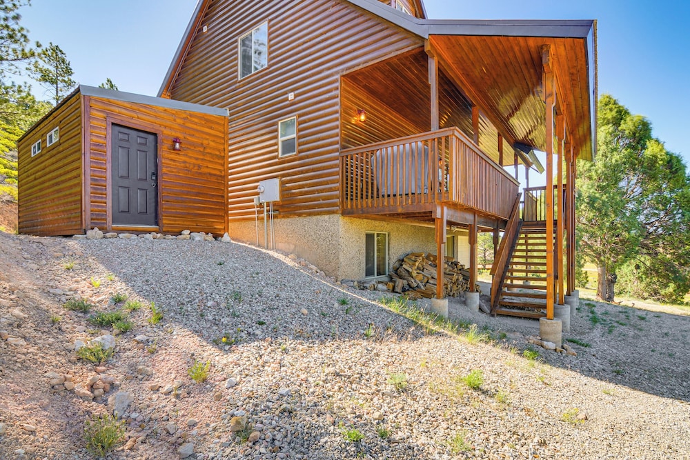 Luxe Cabin Retreat, Near Bryce & Zion Nat'l Parks!