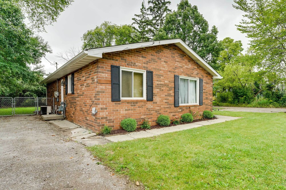4 Mi to Michigan Stadium: Cozy Home w/ Fire Pit! view 5