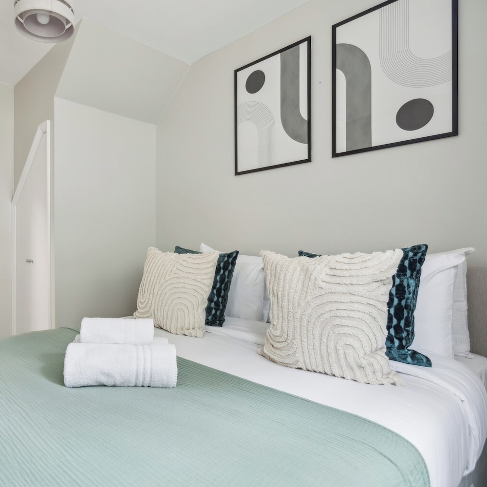 Westminster Charm - 2BR with Style