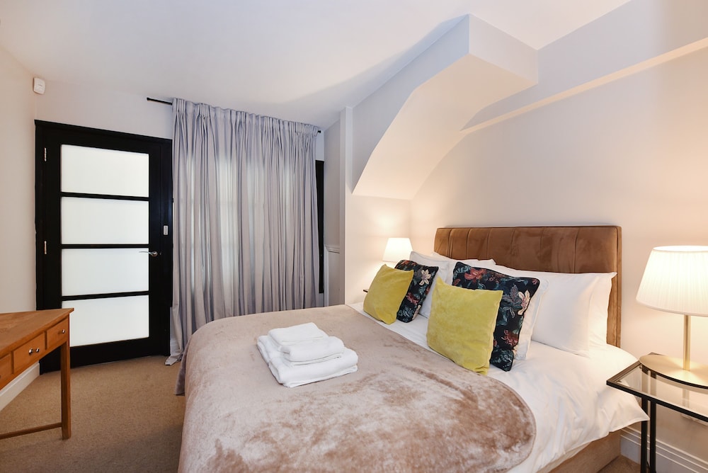 Stanhope Mews Exclusive - 1smw
