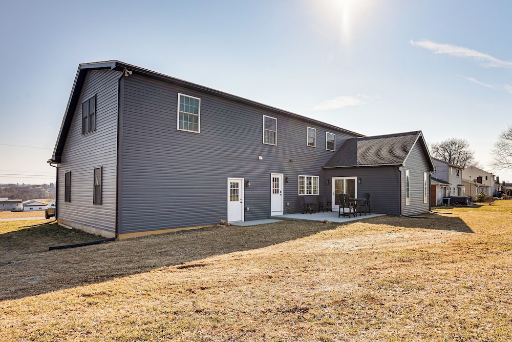 Walk to the Amish Village: Spacious Ronks Getaway!