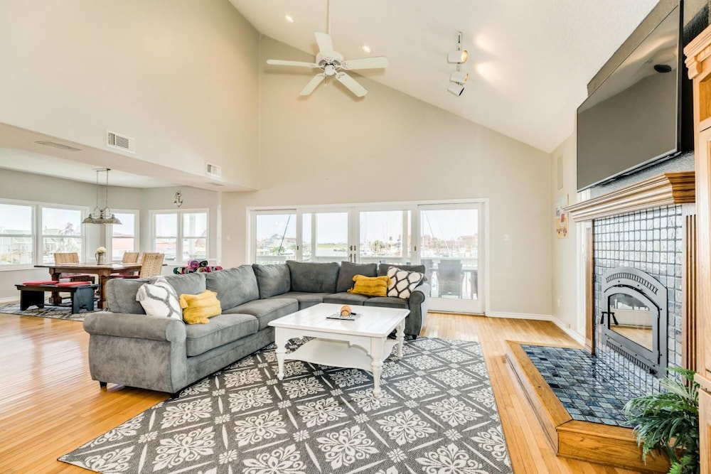 Beautiful House in Freeport on Deep Water Canal view 2