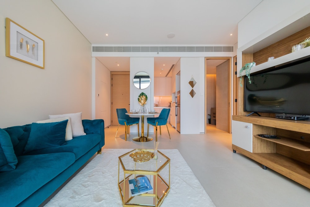 DXB - Address JBR - 705 - DM