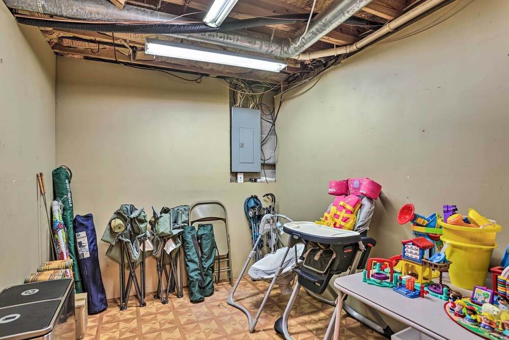 Charming Pentwater Home w/ Fire Pit & Yard! view 2