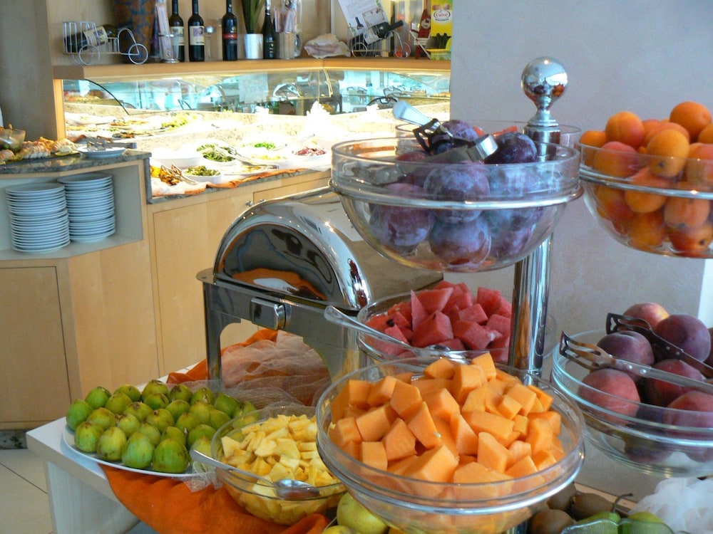 Food & Beverage