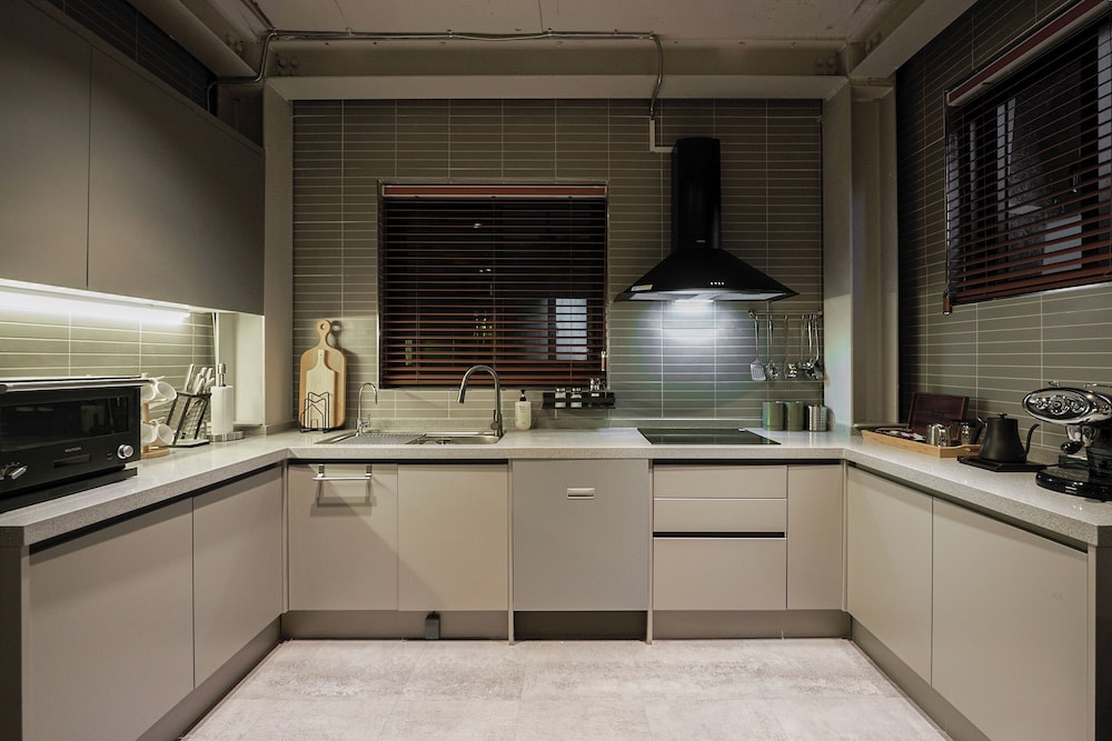 L9 Tailor Serviced Home near Hongik Univ