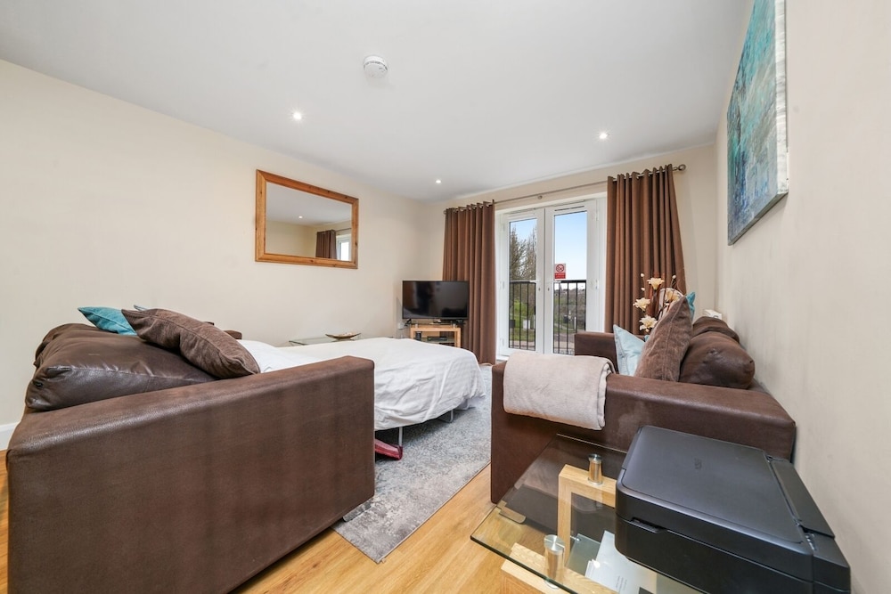 Heathrow Living Serviced Apartments by Ferndale