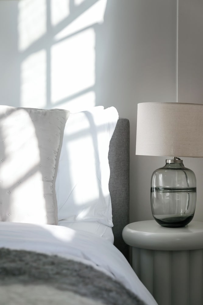 Beautifully Presented Centrally Located Studio apt