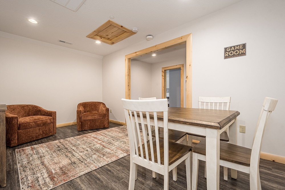 Mountain Crest Lodge - Property Image 11