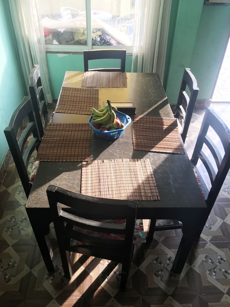 Sara's Backpackers Hotel