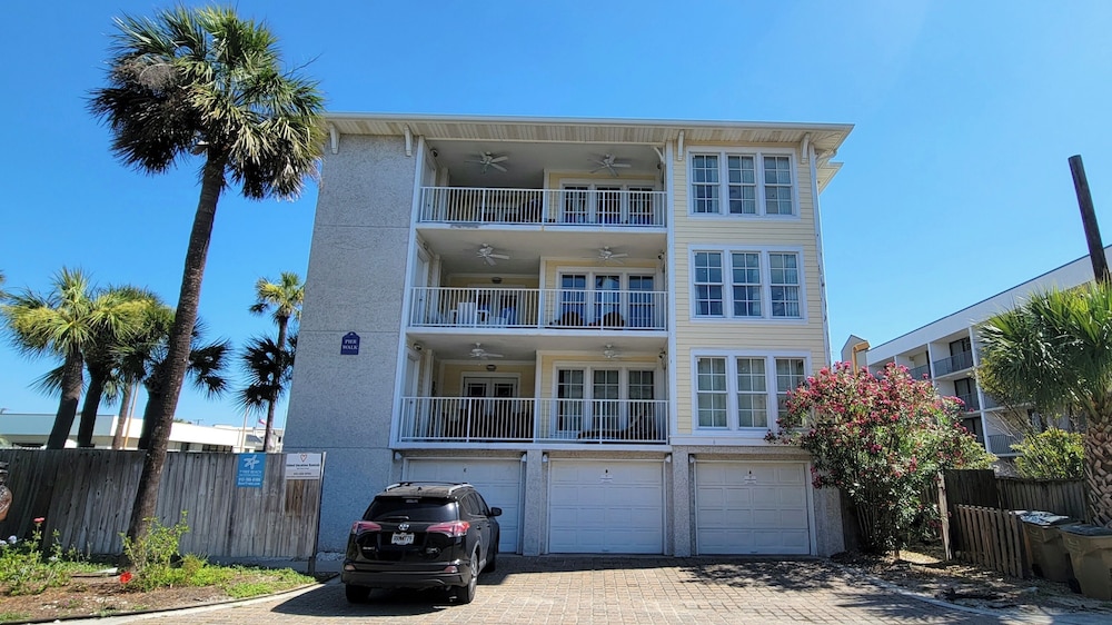 Pier Walk Unit C by Tybee Vacation Rentals