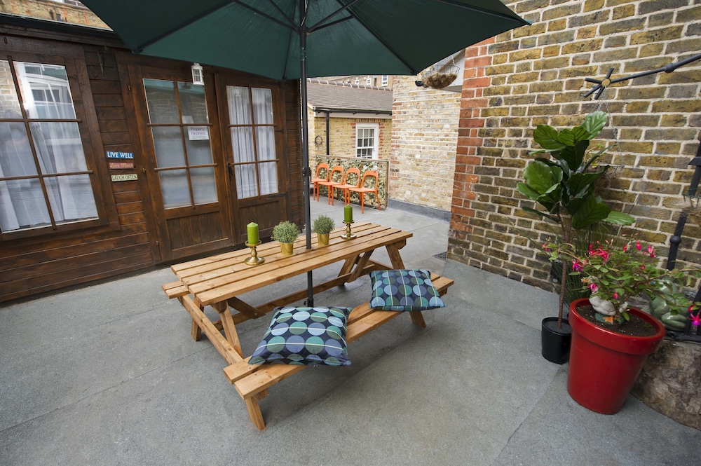 outdoor bbq area