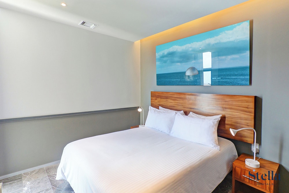 Condos with Oceanview Rooftop Pool