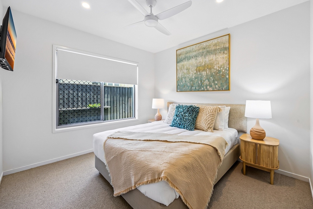 Premium 4-bed Coastal Escape With BBQ and Pool