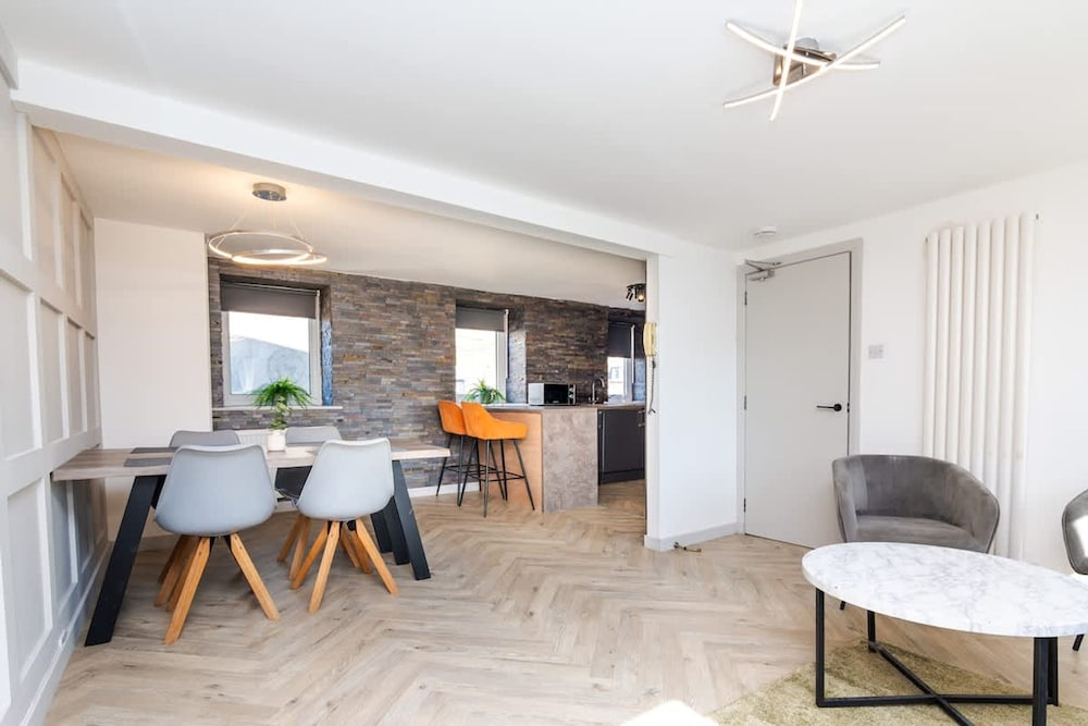 5 Bedroom Apartment - Galashiels