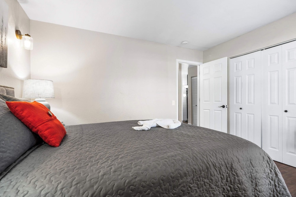 Cozy Escape Stay for 4