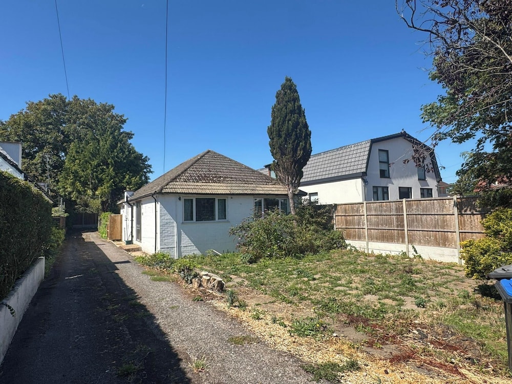 Riverside Retreat in Staines-upon-thames