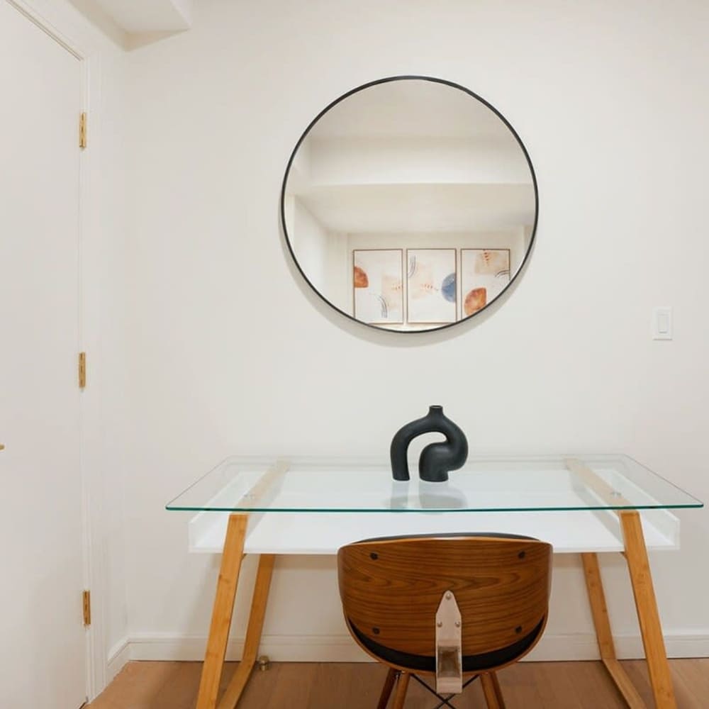 52-3de Newly Renovated 2BR BTH Midtown East
