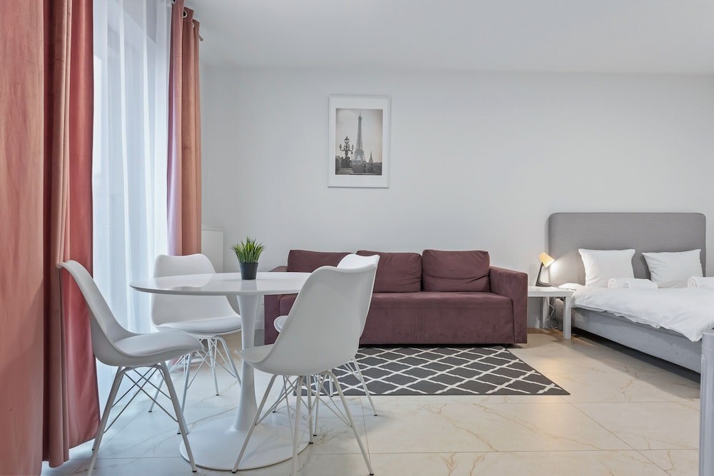 RentPlanet - Apartamenty na Pradze view 3