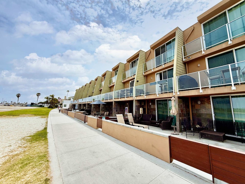 Mission Beach Bayfront Two-story bay View Condo