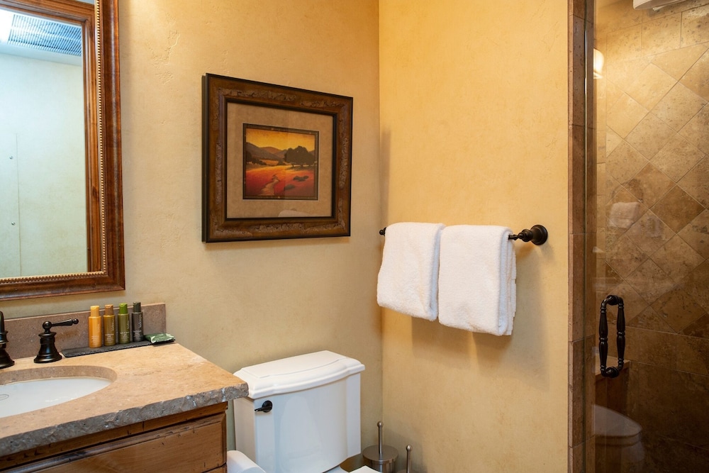Grand Lodge - 3 Bedroom Deluxe #308 - Ski-in/out 3 Condo