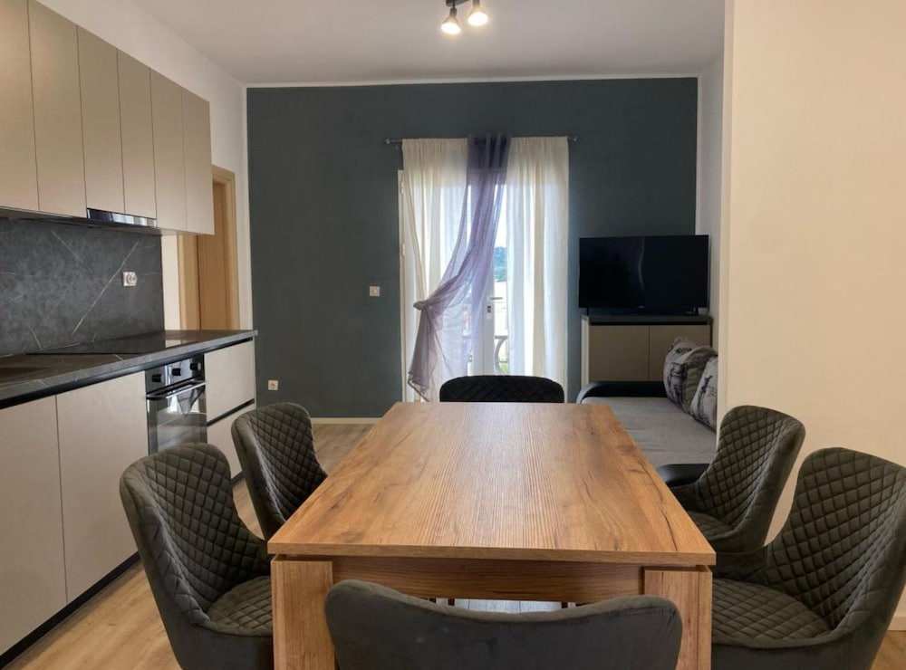 Cozy Seaview Retreat A & M Apartments