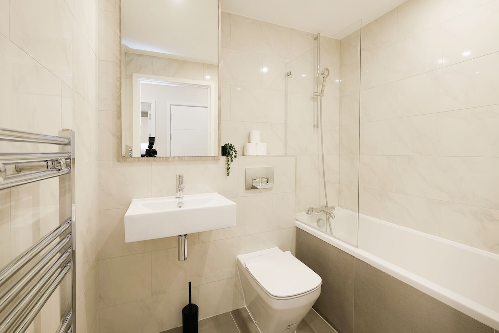 Seven Stays - Blu Bracknell 1 Bed Apt view 4