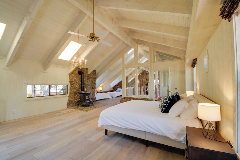 Unique Sedona Home w/ Mountain Views & Guest House view 5