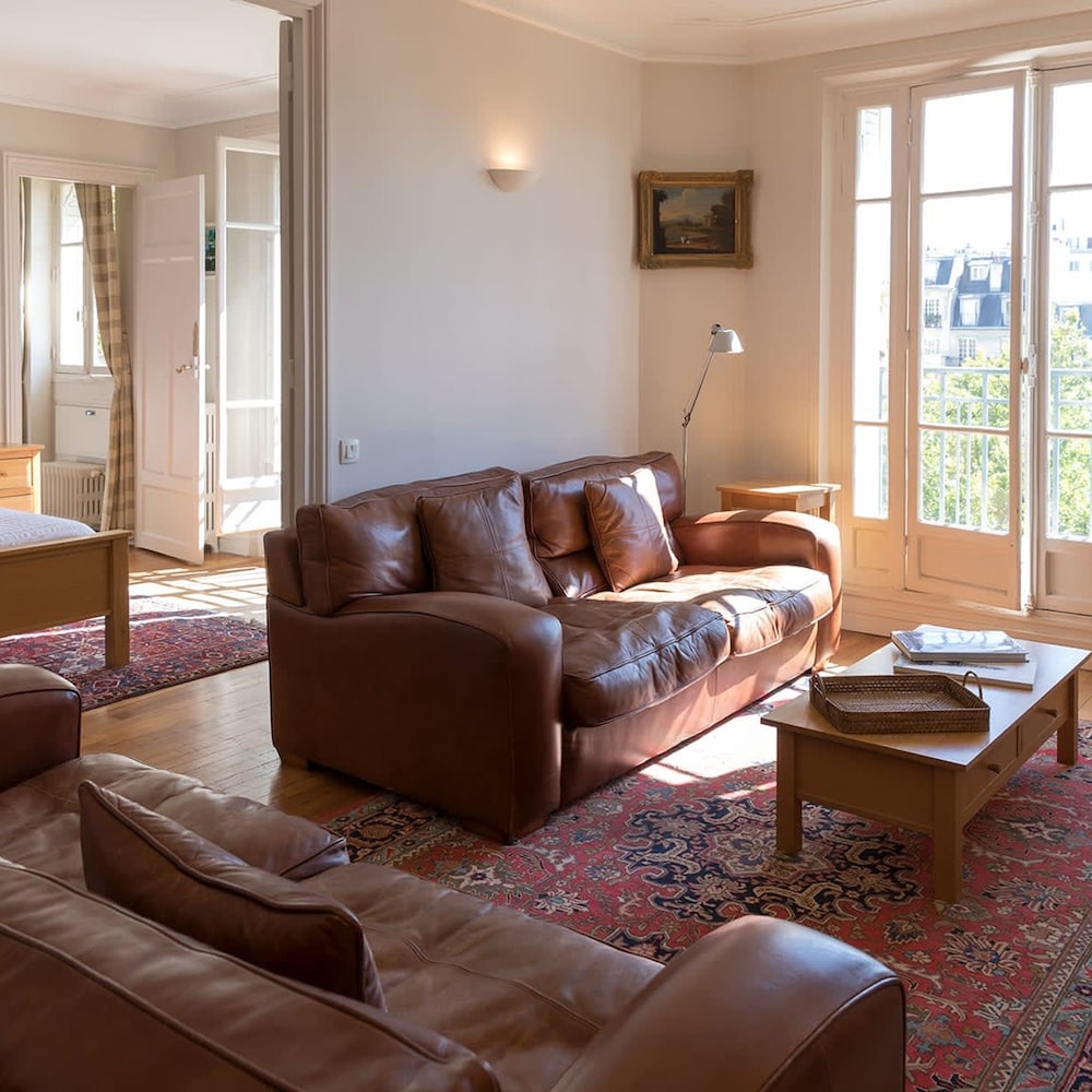 Eiffel Park Peaceful 1 Bedroom Apt Near the Eiffel Tower
